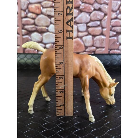 Breyer Model Horse Traditional GRAZING FOAL #A98 - Picture 10 of 10
